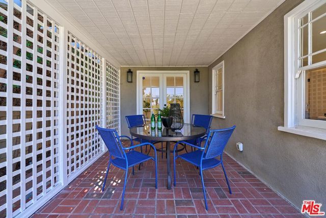 916 S Victoria Avenue, Los Angeles, CA 90019