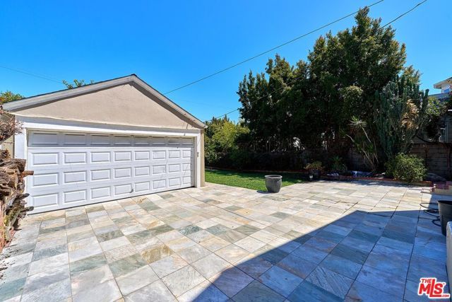 916 S Victoria Avenue, Los Angeles, CA 90019