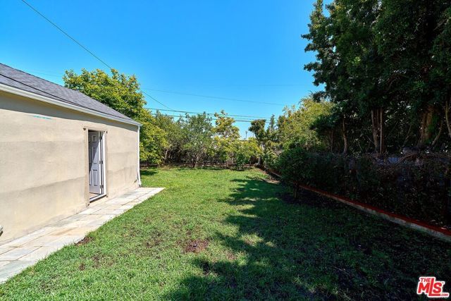 916 S Victoria Avenue, Los Angeles, CA 90019