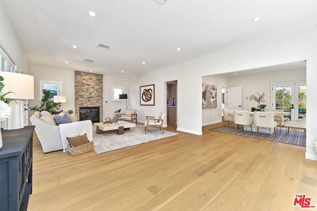 916 S Victoria Avenue, Los Angeles, CA 90019