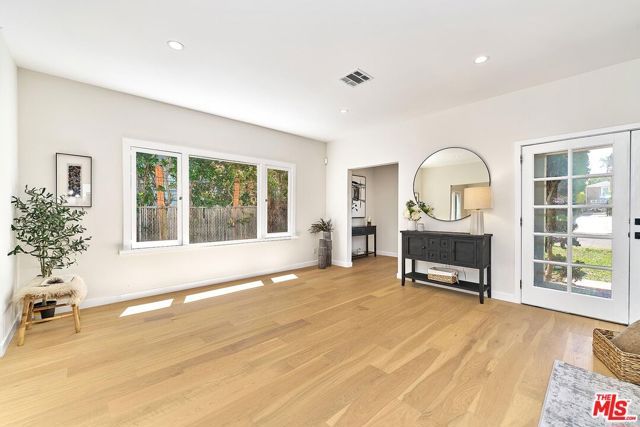 916 S Victoria Avenue, Los Angeles, CA 90019
