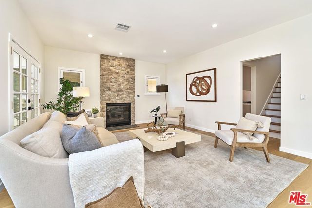 916 S Victoria Avenue, Los Angeles, CA 90019
