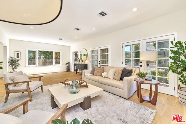 916 S Victoria Avenue, Los Angeles, CA 90019