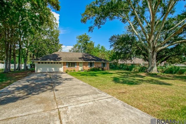 9338 Prince Charles St, Denham Springs, LA 70726