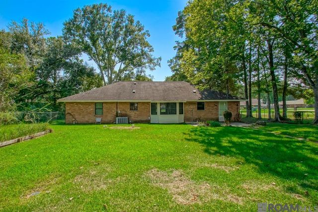 9338 Prince Charles St, Denham Springs, LA 70726