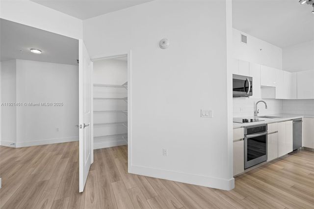 101 Diplomat Pkwy 0901, Hallandale Beach, FL 33009