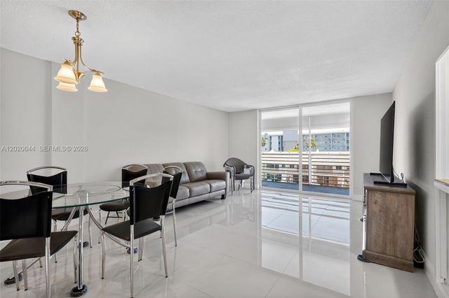 3550 NE 169th St 407, North Miami Beach, FL 33160