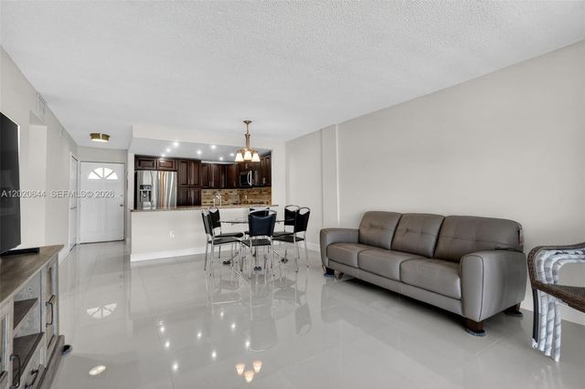 3550 NE 169th St 407, North Miami Beach, FL 33160