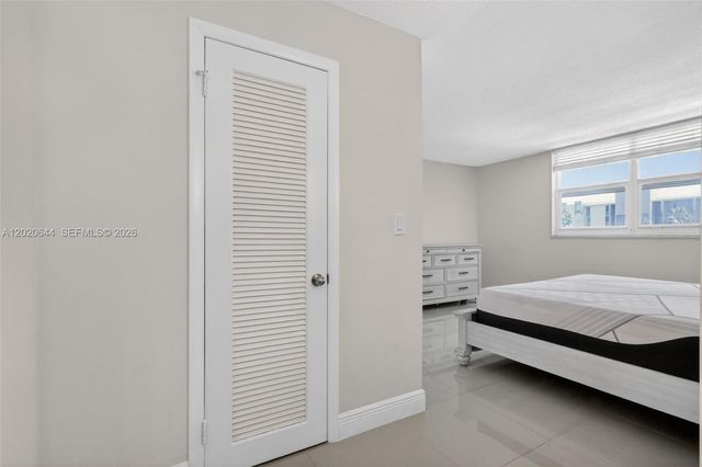 3550 NE 169th St 407, North Miami Beach, FL 33160