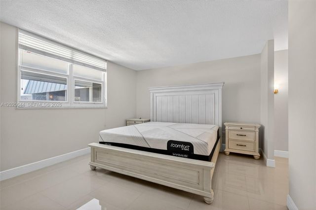 3550 NE 169th St 407, North Miami Beach, FL 33160