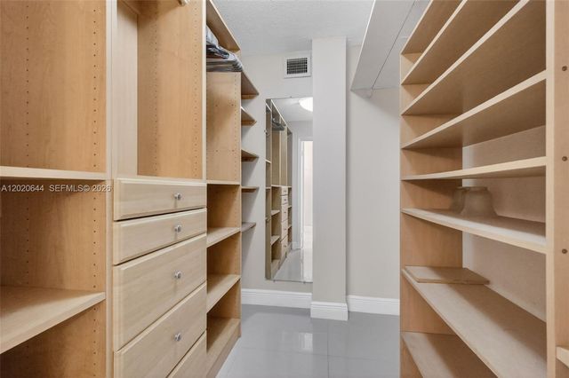 3550 NE 169th St 407, North Miami Beach, FL 33160