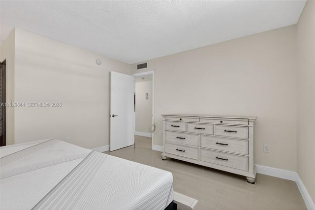 3550 NE 169th St 407, North Miami Beach, FL 33160
