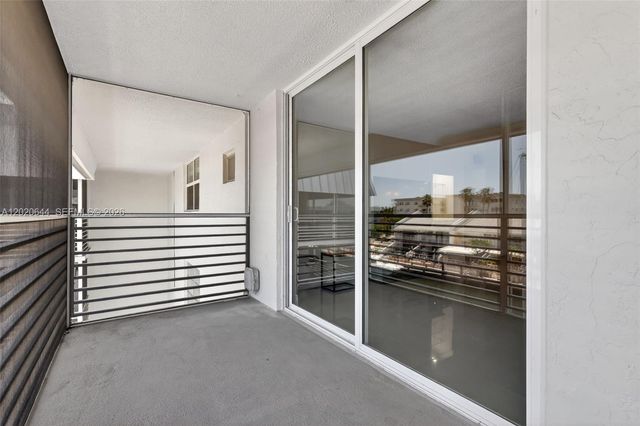 3550 NE 169th St 407, North Miami Beach, FL 33160