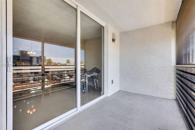 3550 NE 169th St 407, North Miami Beach, FL 33160
