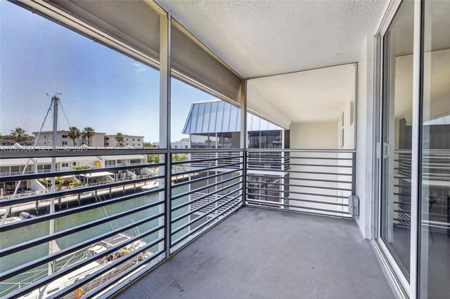 3550 NE 169th St 407, North Miami Beach, FL 33160