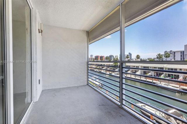 3550 NE 169th St 407, North Miami Beach, FL 33160