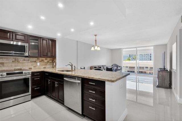 3550 NE 169th St 407, North Miami Beach, FL 33160