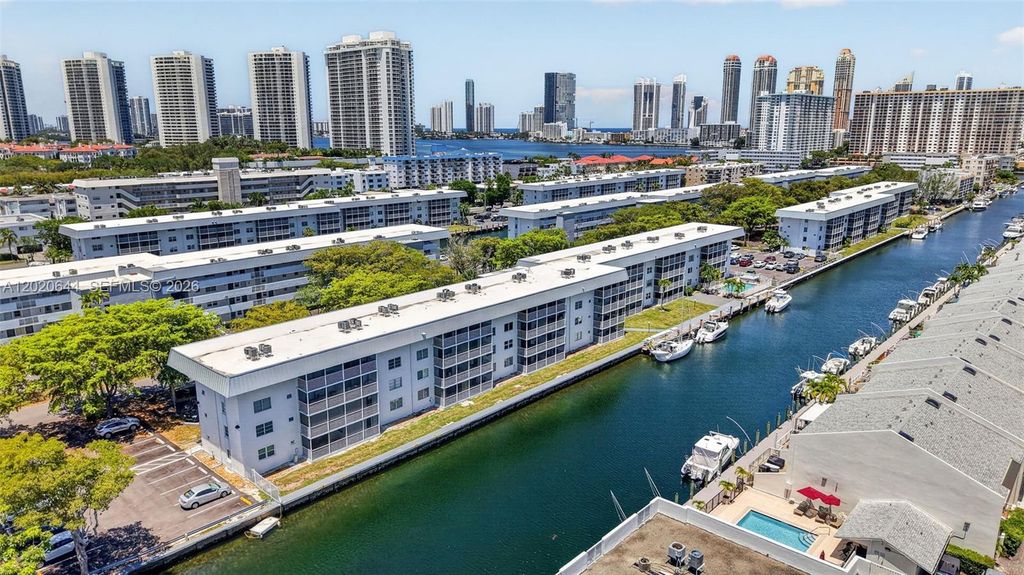 3550 NE 169th St 407, North Miami Beach, FL 33160