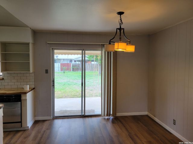 5405 BORCHERS DR, San Antonio, TX 78219