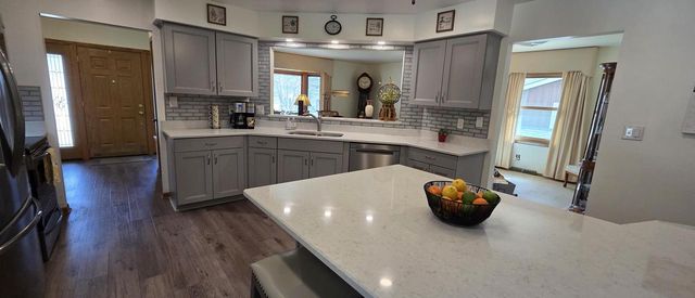 7965 S Wynbrook COURT, Oak Creek, WI 53154