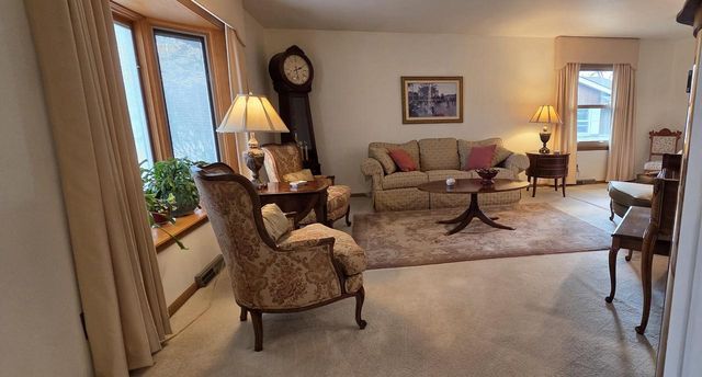 7965 S Wynbrook COURT, Oak Creek, WI 53154