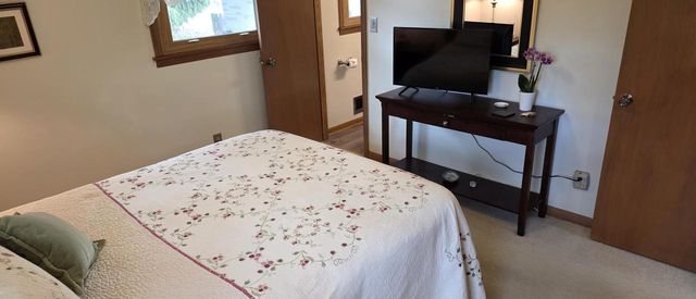 7965 S Wynbrook COURT, Oak Creek, WI 53154