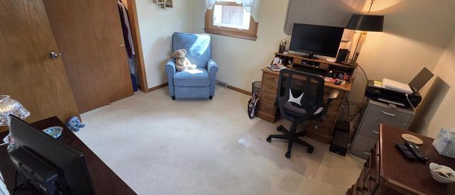 7965 S Wynbrook COURT, Oak Creek, WI 53154