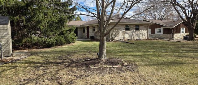 7965 S Wynbrook COURT, Oak Creek, WI 53154