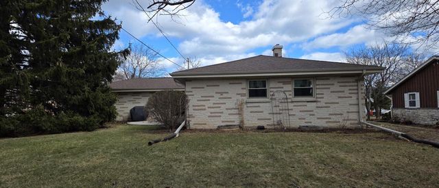 7965 S Wynbrook COURT, Oak Creek, WI 53154