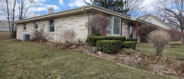 7965 S Wynbrook COURT, Oak Creek, WI 53154