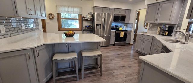 7965 S Wynbrook COURT, Oak Creek, WI 53154