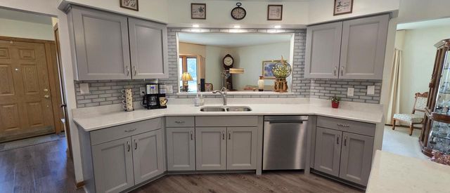 7965 S Wynbrook COURT, Oak Creek, WI 53154