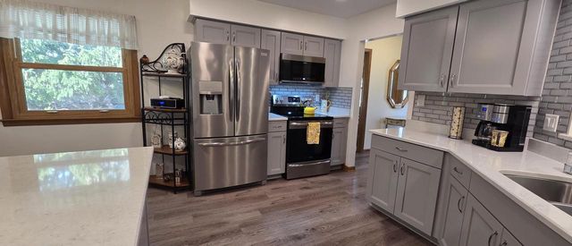 7965 S Wynbrook COURT, Oak Creek, WI 53154