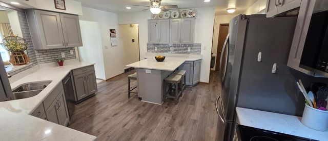 7965 S Wynbrook COURT, Oak Creek, WI 53154