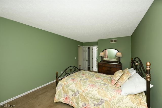 5780 Emerald Ridge Pky, Solon, OH 44139