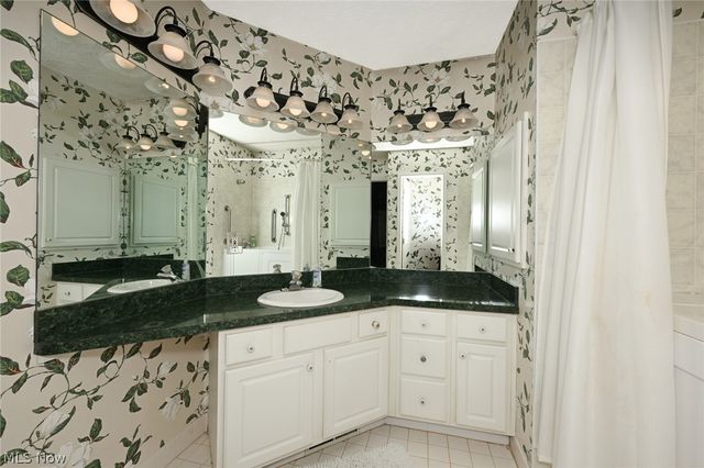 5780 Emerald Ridge Pky, Solon, OH 44139