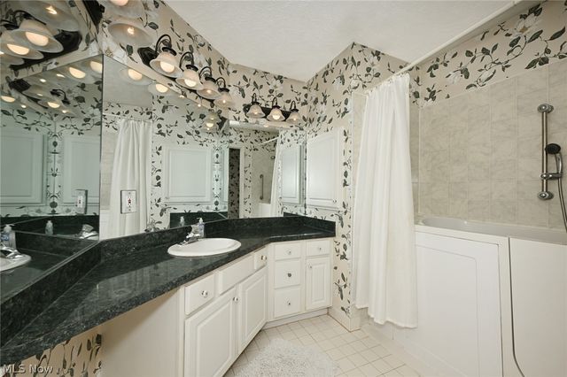 5780 Emerald Ridge Pky, Solon, OH 44139