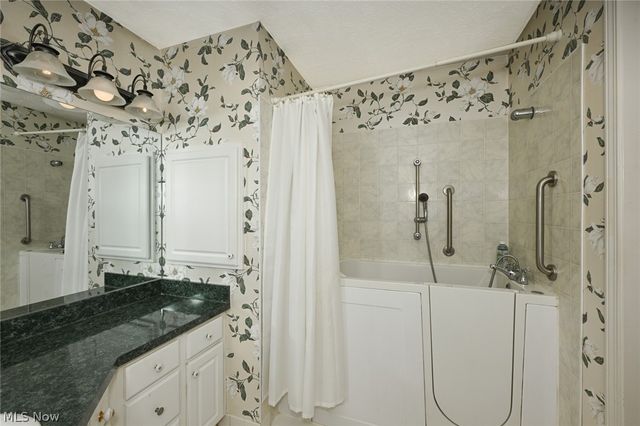 5780 Emerald Ridge Pky, Solon, OH 44139