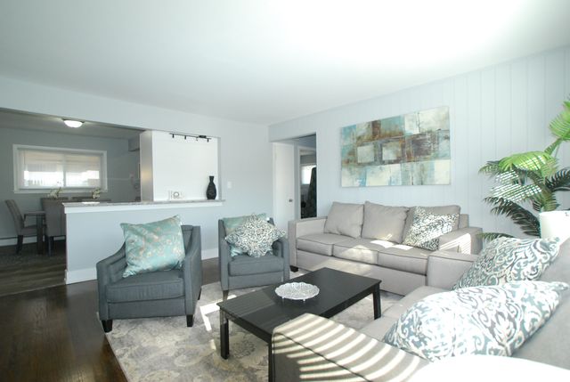 2246 S 17th Avenue 2W, North Riverside, IL 60546