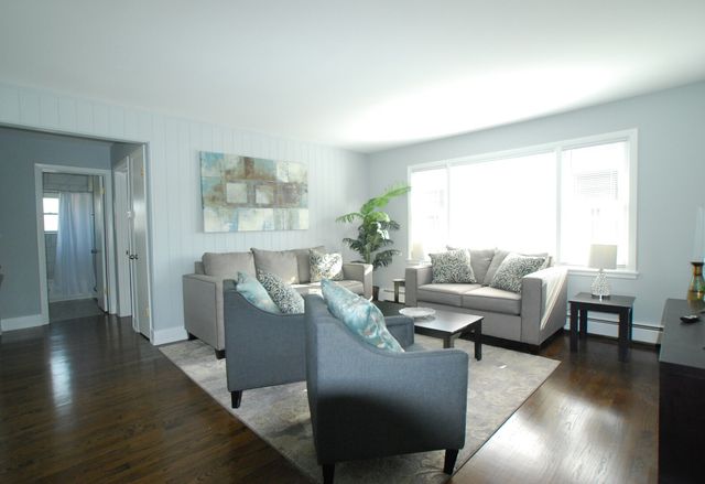 2246 S 17th Avenue 2W, North Riverside, IL 60546