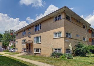 2246 S 17th Avenue 2W, North Riverside, IL 60546