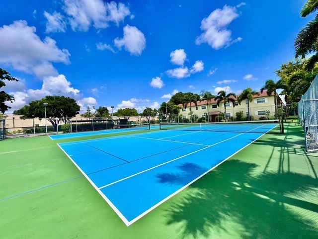 5660 SW 3rd Place 105, Margate, FL 33068