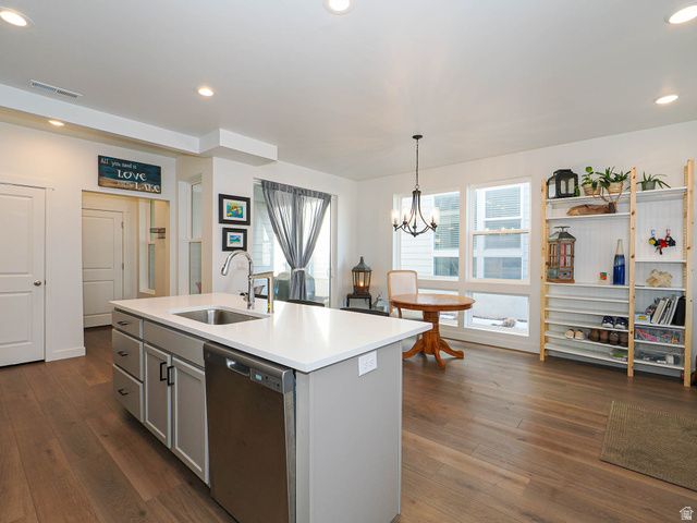 6661 W MEADOW GRASS DR, South Jordan, UT 84009