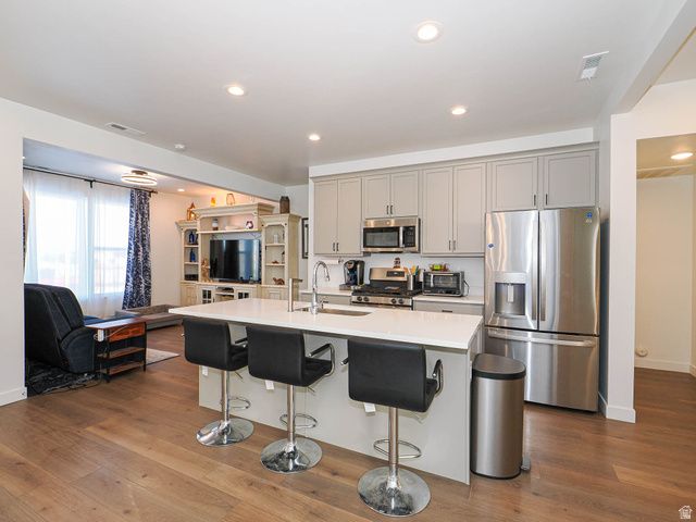 6661 W MEADOW GRASS DR, South Jordan, UT 84009