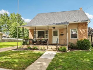 465 Hawthorn STREET, Burlington, WI 53105