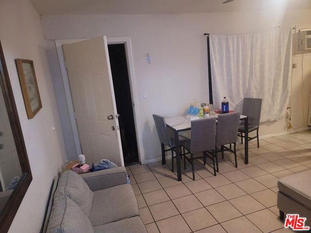 8111 S Main Street, Los Angeles, CA 90003