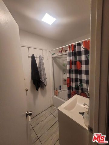 8111 S Main Street, Los Angeles, CA 90003
