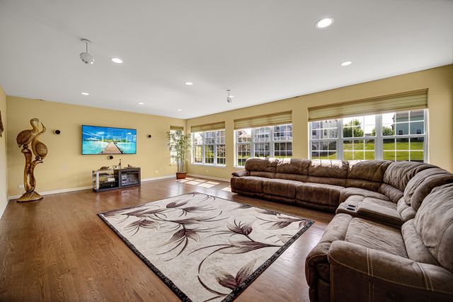 15 N Empress Drive, Hawthorn Woods, IL 60047