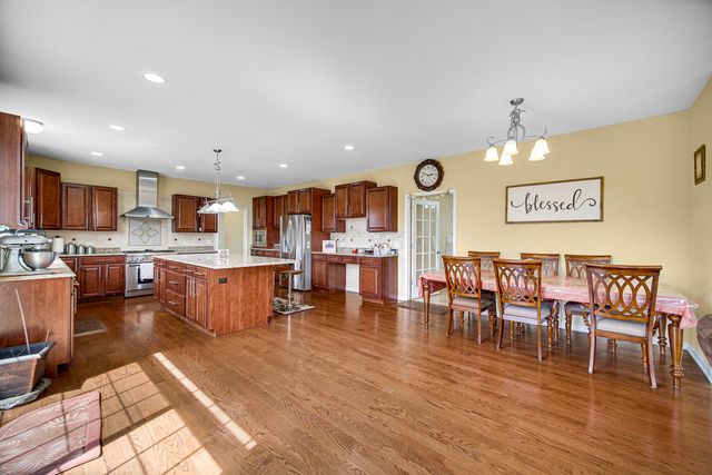 15 N Empress Drive, Hawthorn Woods, IL 60047