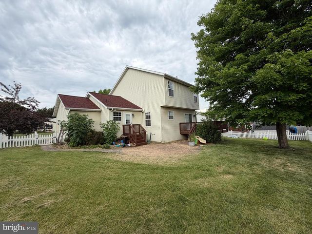 1665 TAYLOR DR, Hanover, PA 17331